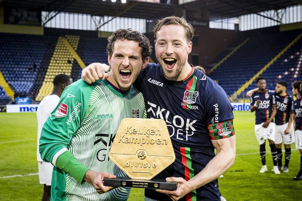 他并没有因 他并没有因