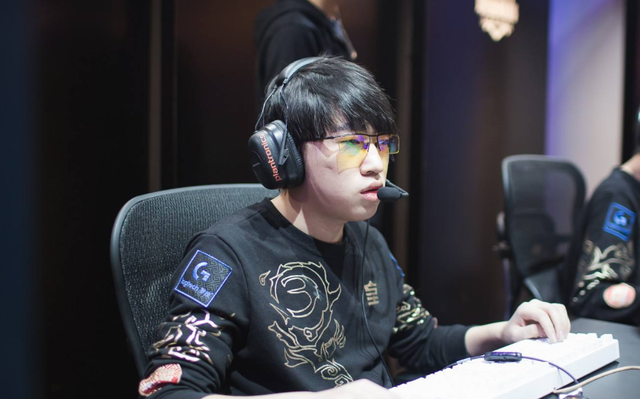 席球员的回 席球员的回